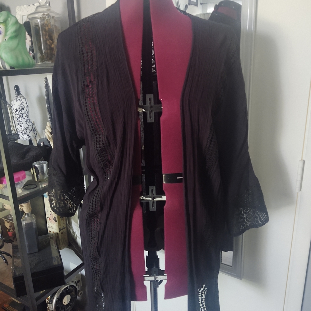 Black lightweight kimono top
